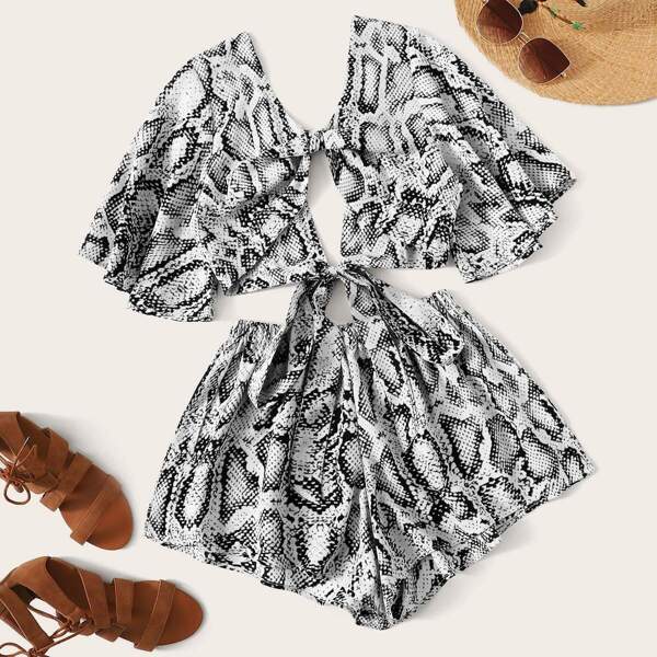 

Plus Snakeskin Print Tie Front Top With Shorts, Multicolor