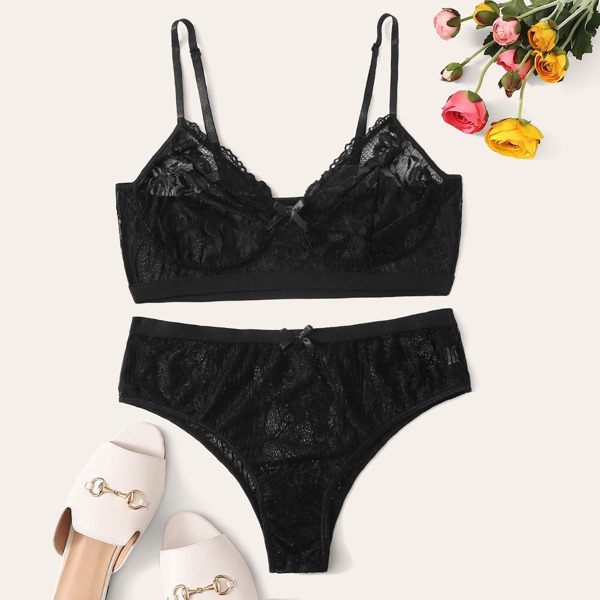 

Plus Floral Lace Lingerie Set