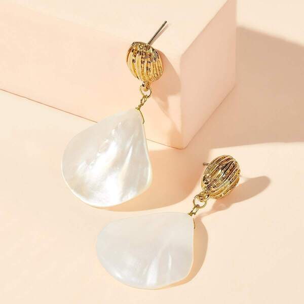 

Shell Drop Earrings 1pair