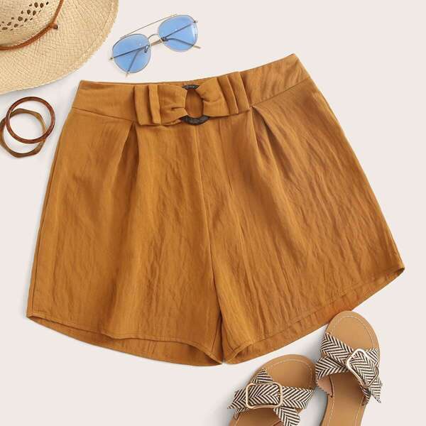 

Solid Ring Detail Fold Pleat Shorts