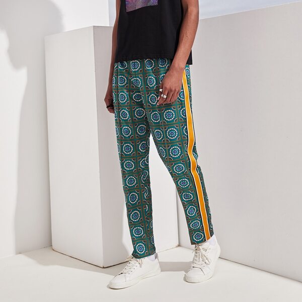 

Men Contrast Side Striped Tribal Print Pants