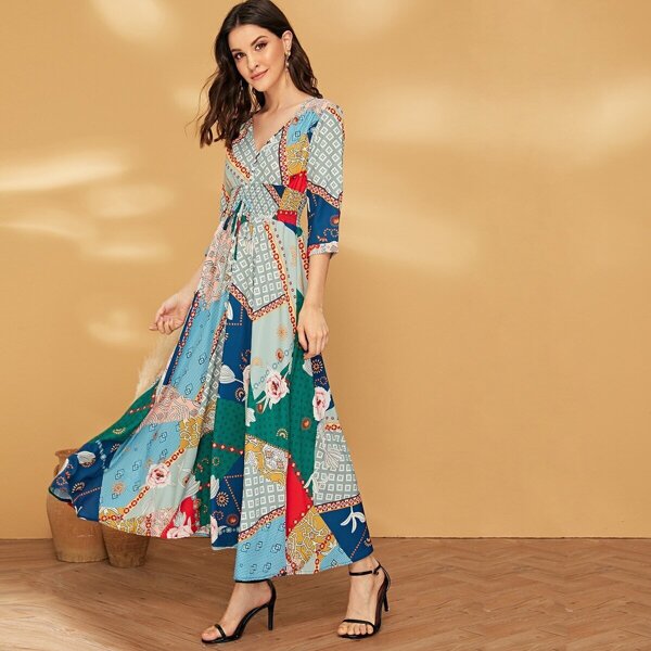 

Graphic Print Shirred V Neck Dress