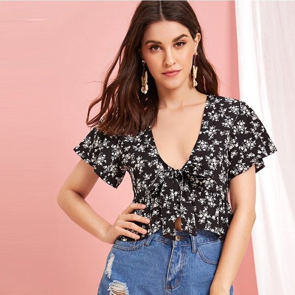 

Ditsy Floral Tie Front Ruffle Hem Blouse