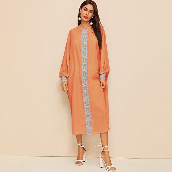 

Appliques Detail Batwing Sleeve Oversized Dress