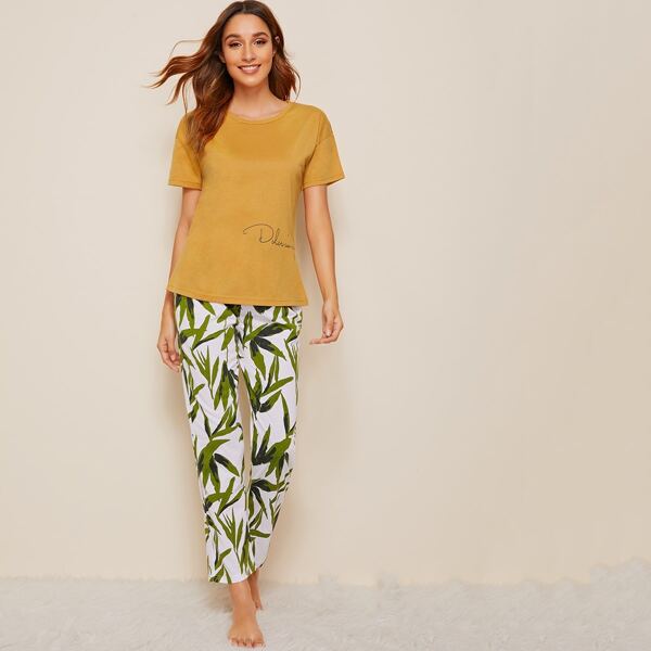 

Letter & Leaf Print Pajama Set