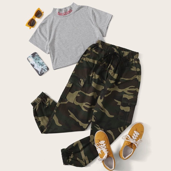 

Letter Print Crop Tee & Camo Print Sweatpants