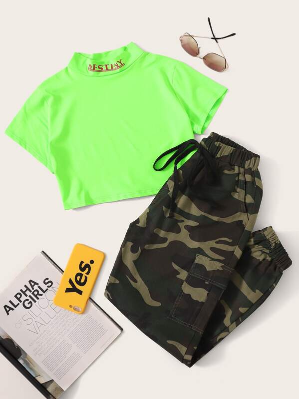 

Letter Graphic Crop Tee & Camo Print Sweatpants, Multicolor