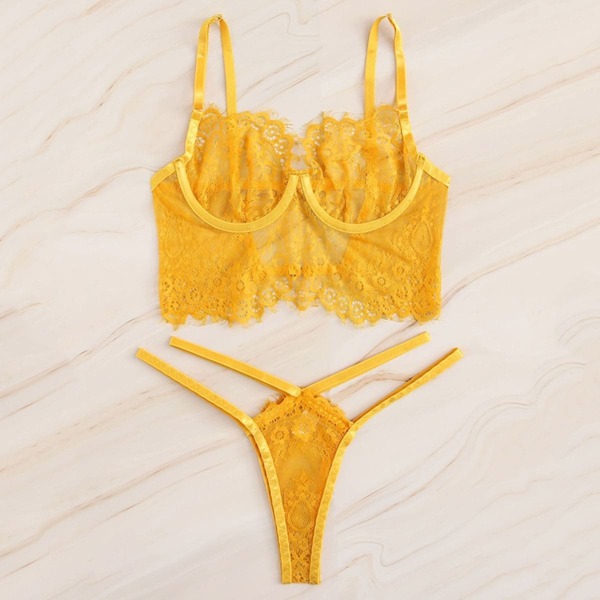 

Plus Underwire Floral Lace Lingerie Set