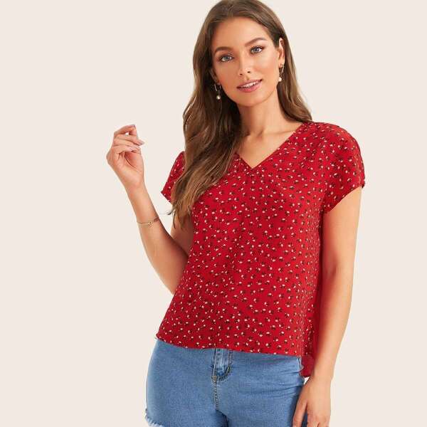 

Pleated Detail Back Ditsy Floral Top