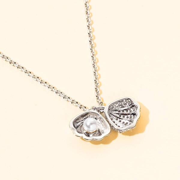 

Shell Charm Chain Necklace 1pc