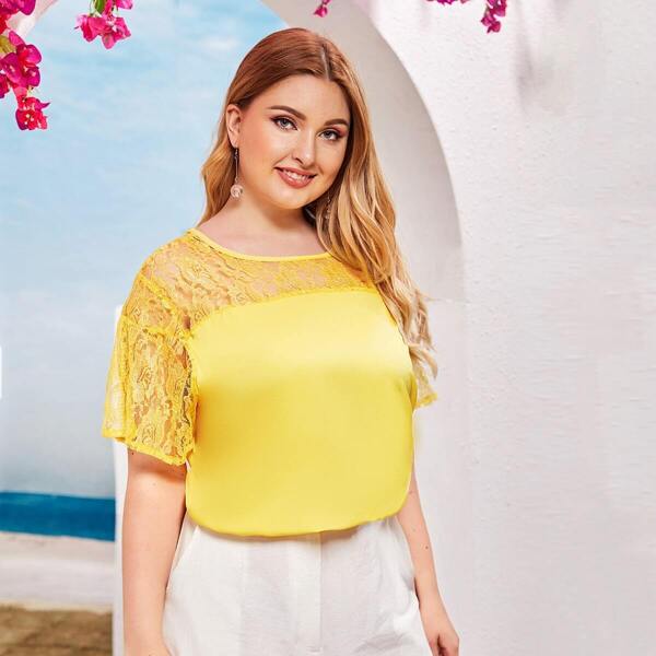 

Plus Contrast Lace Button Keyhole Blouse