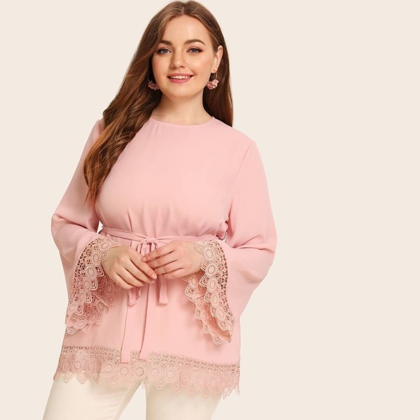

Plus Keyhole Back Guipure Lace Hem Belted Top, Pink pastel