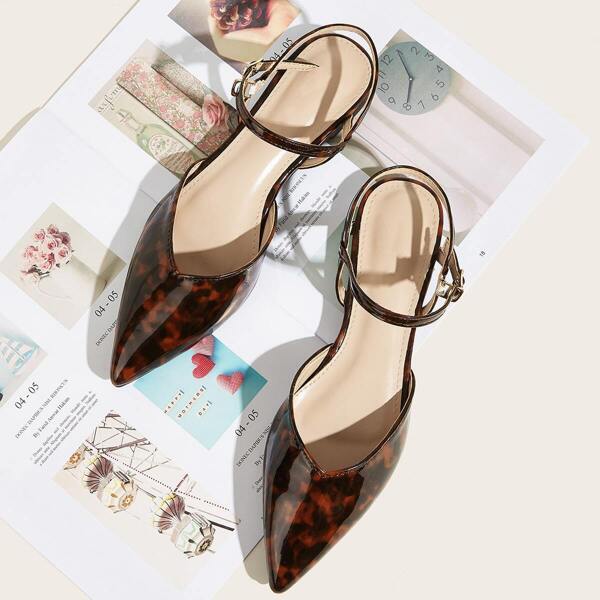 

Tortoiseshell Print Point Toe Flats