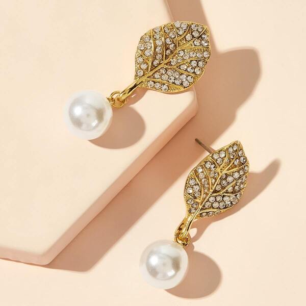 

Rhinestone Engraved Leaf Decor Faux Pearl Earrings 1pair