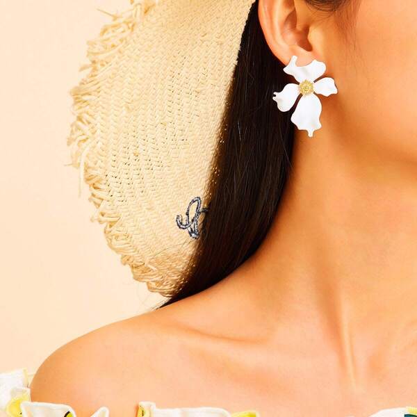 

Flower Shaped Stud Earrings 1pair, White