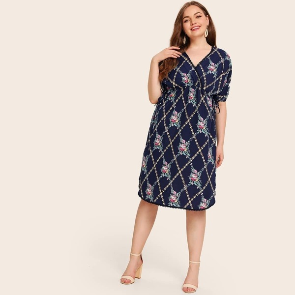 

Plus Floral & Chain Print V-neck Dress
