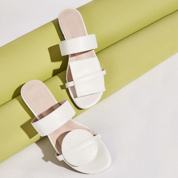 

Geometric Shaped Asymmetrical Flat Sliders, White