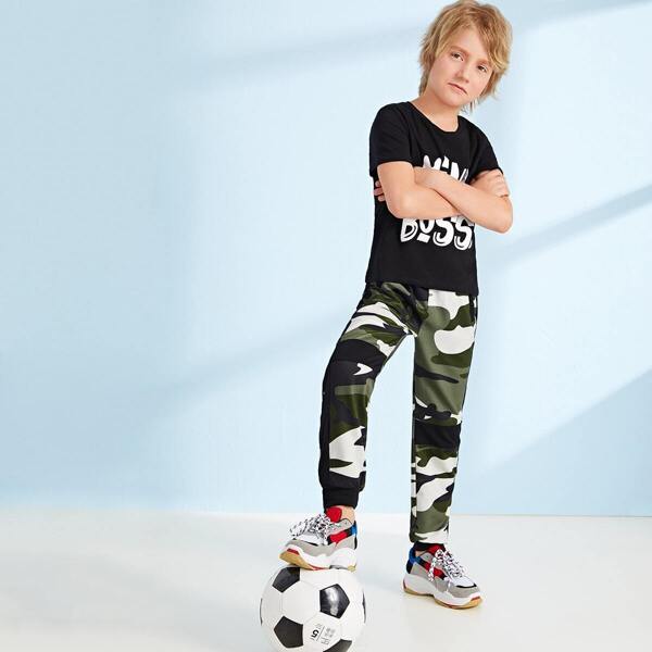 

Boys Letter Print Tee & Camo Pants Set