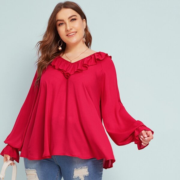 

Plus V-neck Ruffle Trim Flounce Sleeve Swing Top, Red