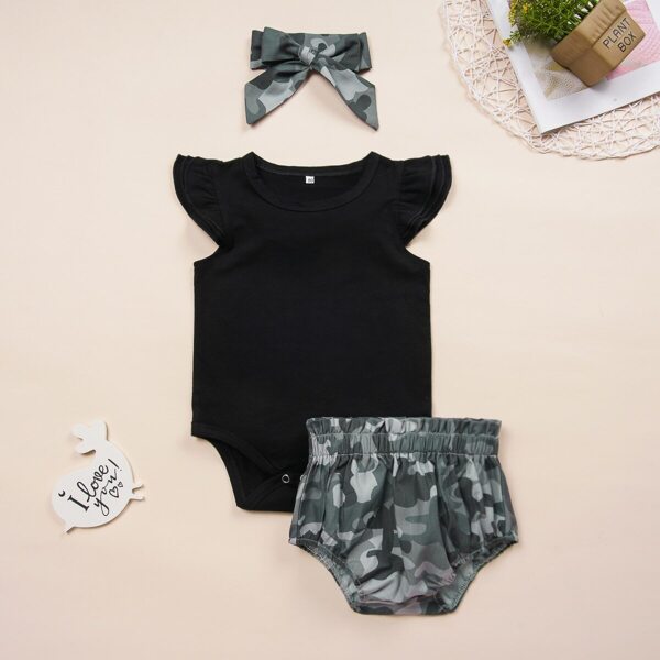 

Baby Girl Ruffle Trim Romper & Camo Print Shorts & Headband