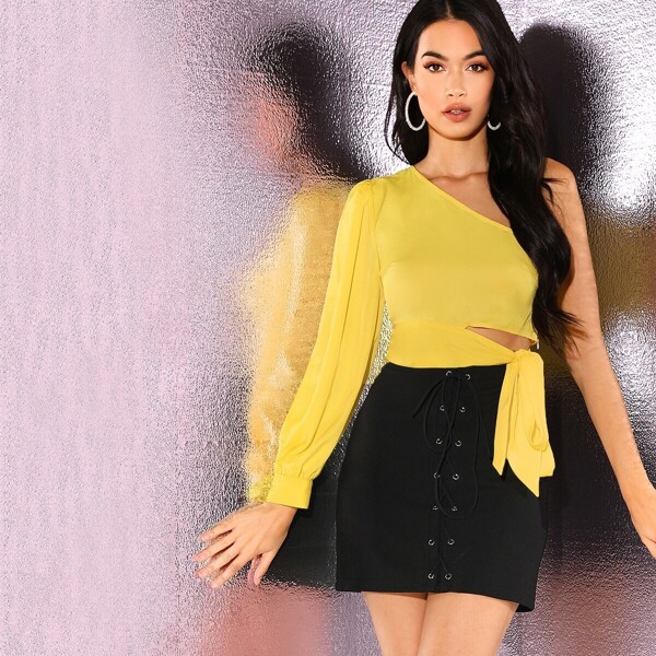 

Zipper Side One Shoulder Knot Hem Top