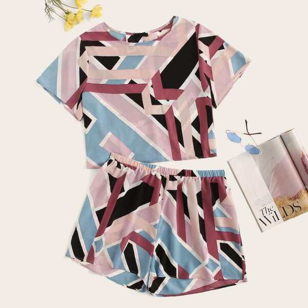 

Plus Allover Geo Print Top & Shorts Set