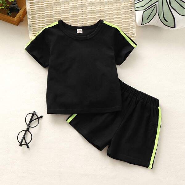 

Toddler Girls Side Tape Tee & Shorts