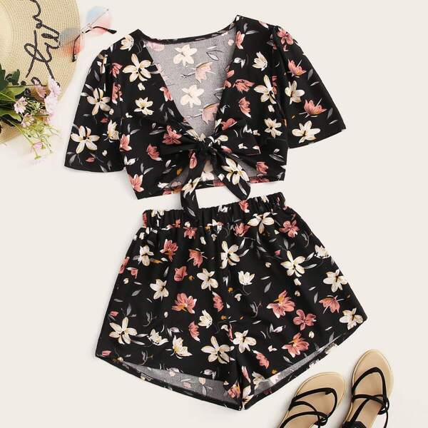 

Floral Print Tie Front Top With Shorts