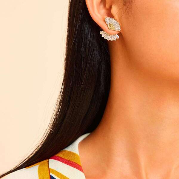 

Rhinestone Engraved Fan Shaped Earrings 1pair