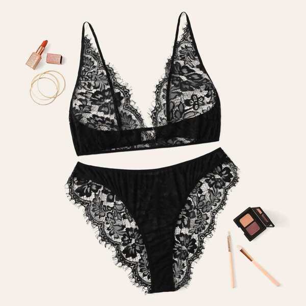 

Plus Floral Lace Lingerie Set