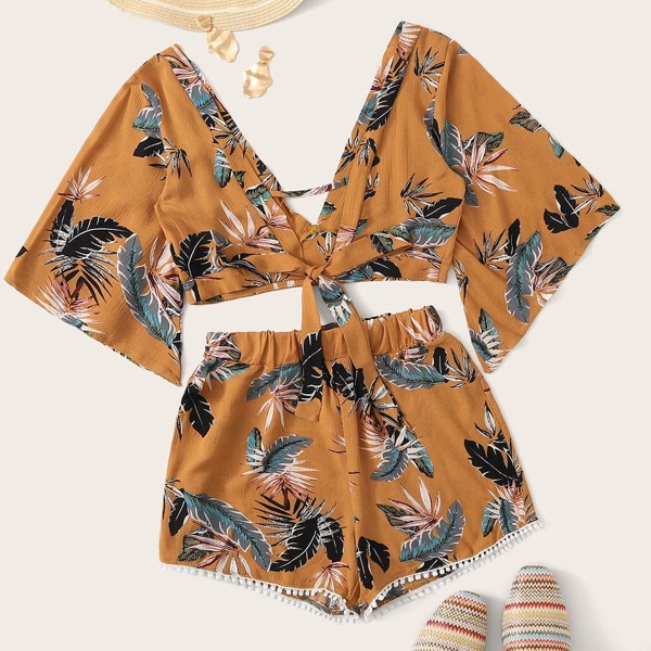 

Tropical Print Tie Front Top With Pom Pom Hem Shorts