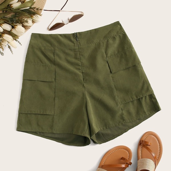 

Solid Pocket Patch Zip Detail Shorts