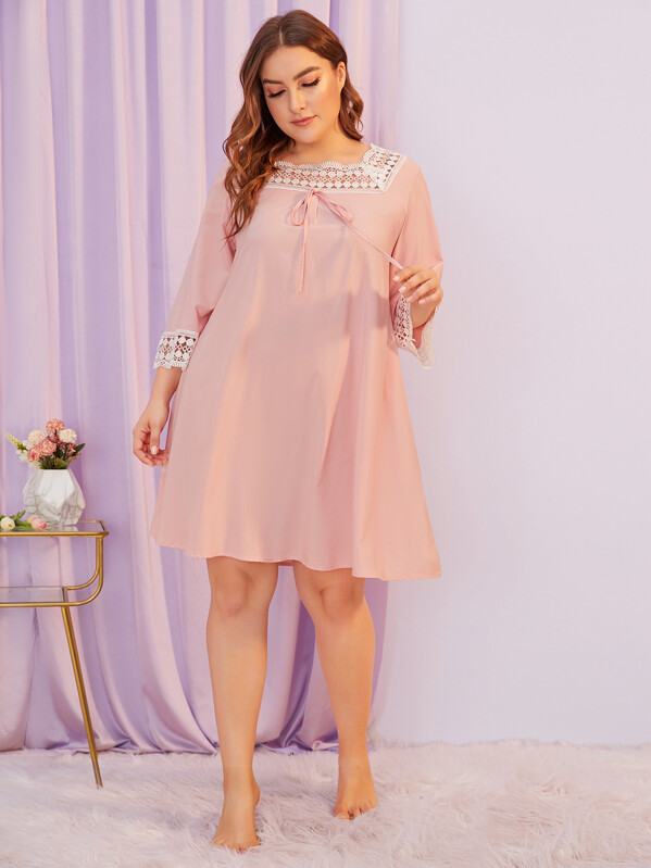

Plus Eyelet Embroidery Night Dress, Pink, Franziska