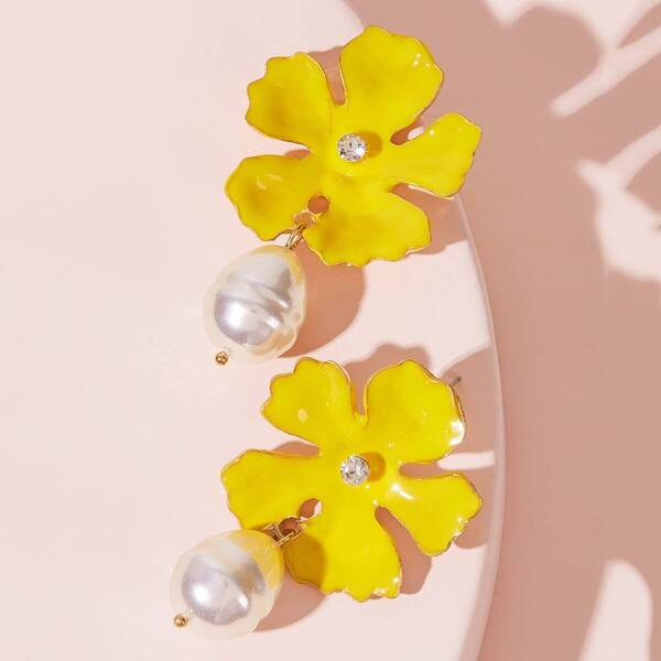 

Faux Pearl Decor Flower Earrings 1pair