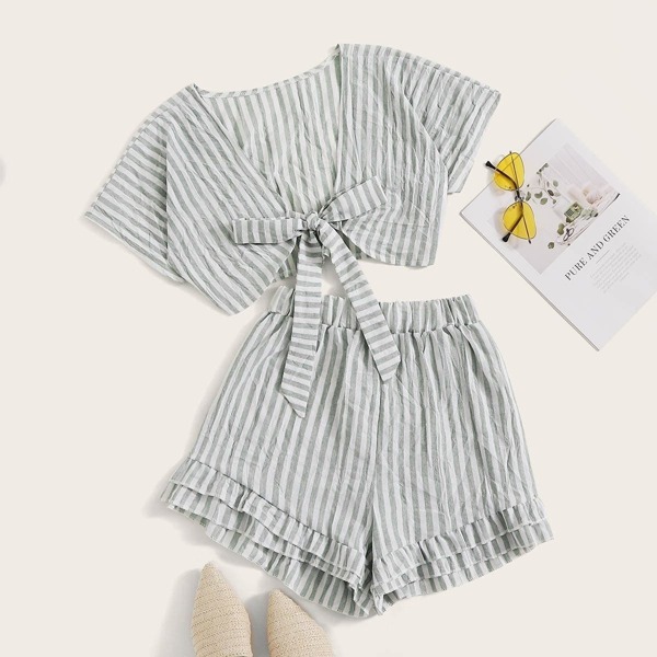 

Striped Tie Front Crop Top With Shorts