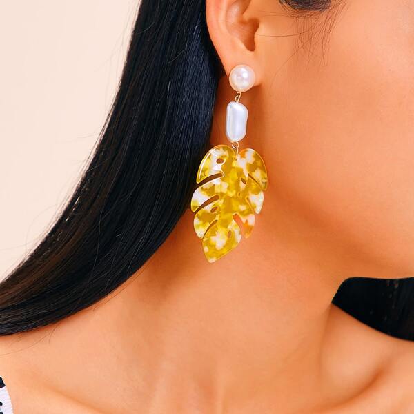 

Faux Pearl Decor Leaf Drop Earrings 1pair
