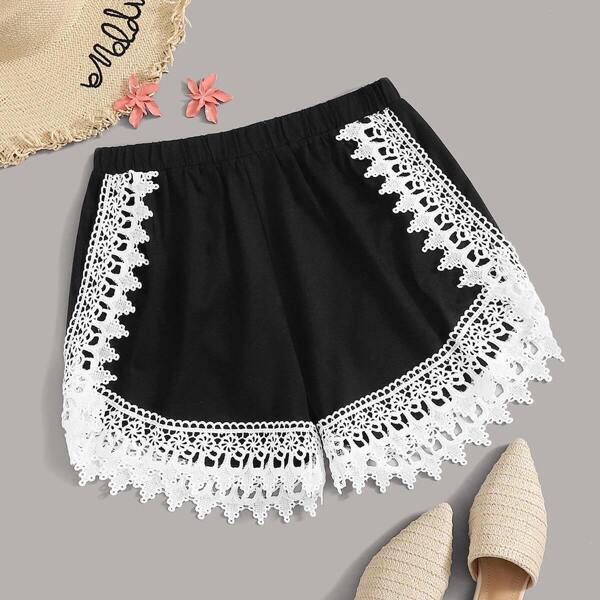 

Contrast Lace Elastic Waist Shorts