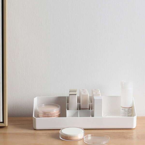 

Multi Compartment Make Up Storage Box 1pc