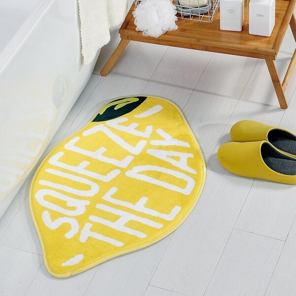 

Lemon Shaped Letter Print Floor Mat