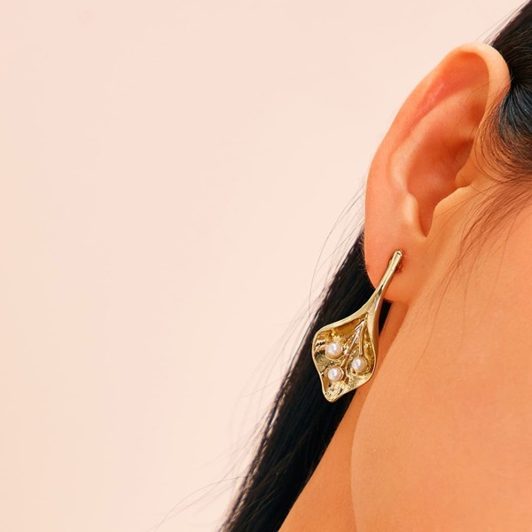 

Faux Pearl Engraved Earrings 1pair, Gold