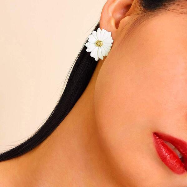 

Flower Design Stud Earrings 1pair