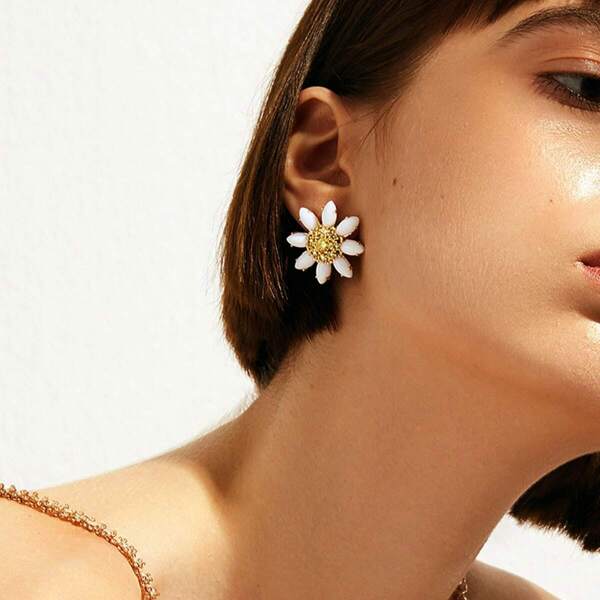 

Daisy Shaped Stud Earrings 1pair