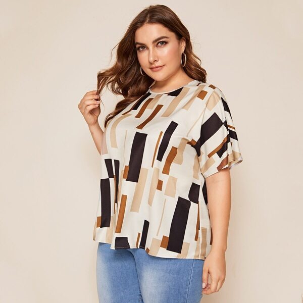 

Plus Keyhole Back Geo Print Top