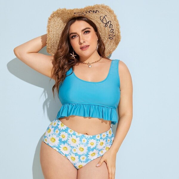 

Plus Ruffle Hem Top With Daisy Floral Bikini Set