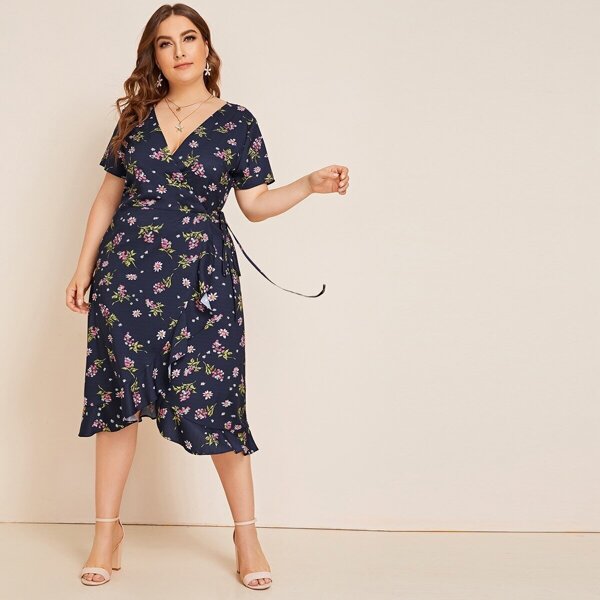

Plus V-neck Ditsy Floral Print Ruffle Hem Dress
