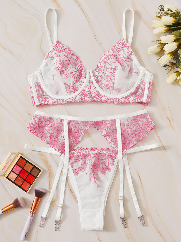 

Floral Lace Underwire Garter Lingerie Set, Pink
