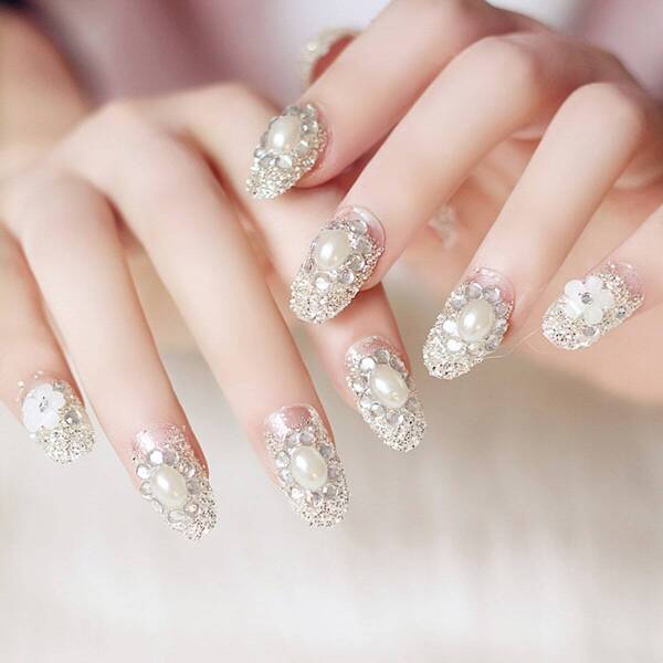 

Faux Pearl & Rhinestone Decor Fake Nail 24pcs