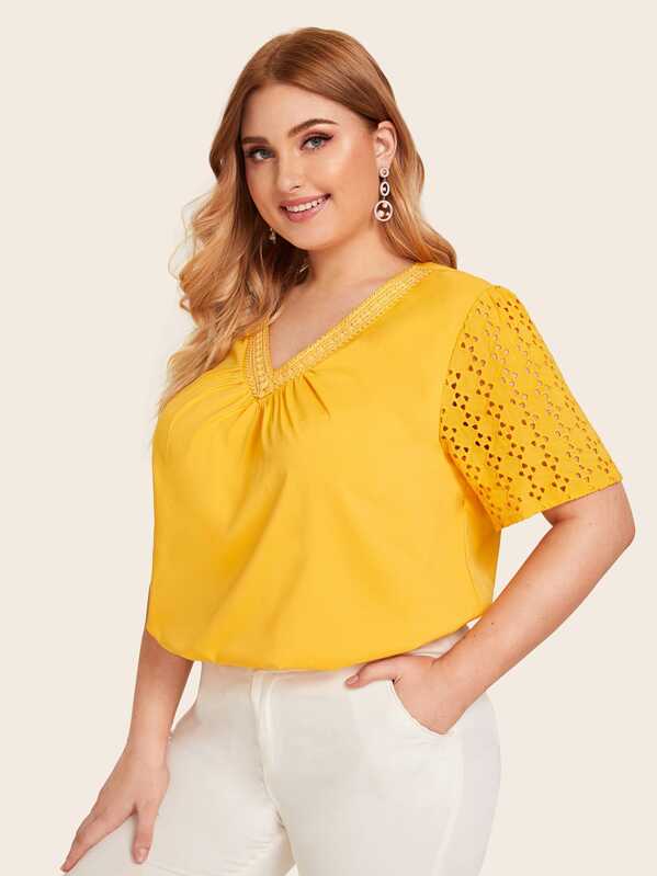 

Plus Eyelet Embroidery Plicated Blouse, Yellow, Nora