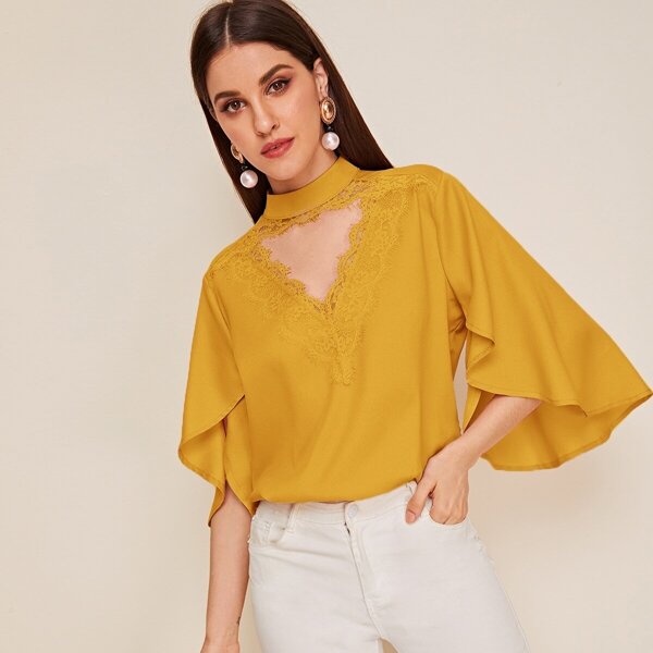 

Eyelash Lace Trim Split Flounce Sleeve Top