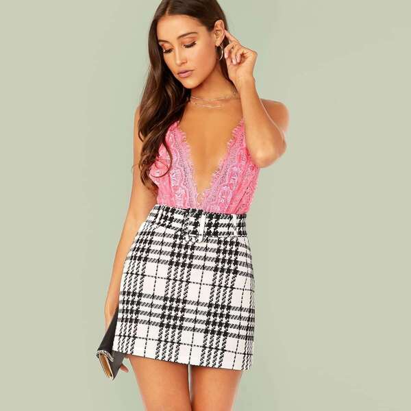 

Buckle Belted Form Fitted Houndstooth Skirt